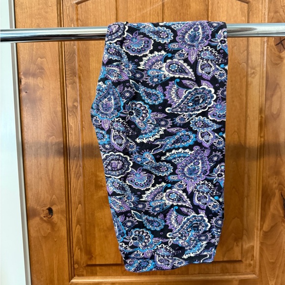 LuLaRoe Pants - LuLaRoe TC Leggings (Fit sizes 12-18)